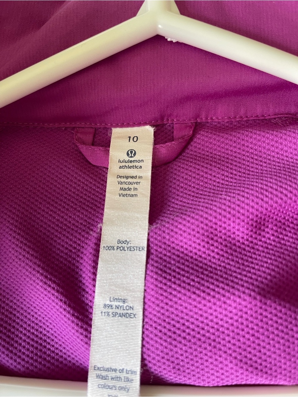 Lightweight Lululemon Women's Hooded Running Jacket in Ultra Violet - Picture 9 of 13